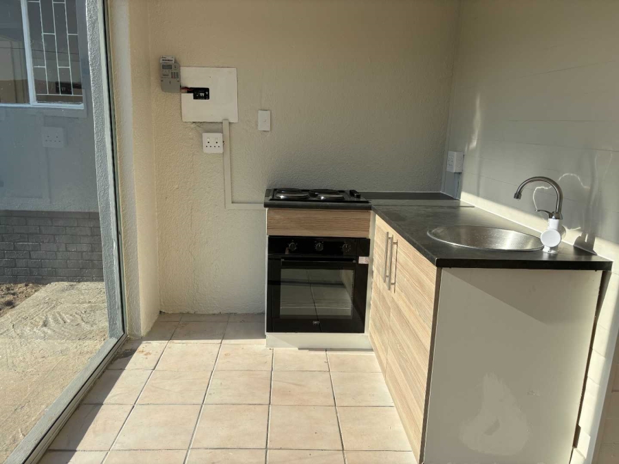 To Let 1 Bedroom Property for Rent in Protea Heights Western Cape